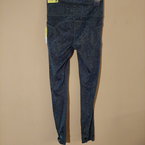 All in motion high rise blue & black marbled abstract leggings. Size small - Picture 2 of 11